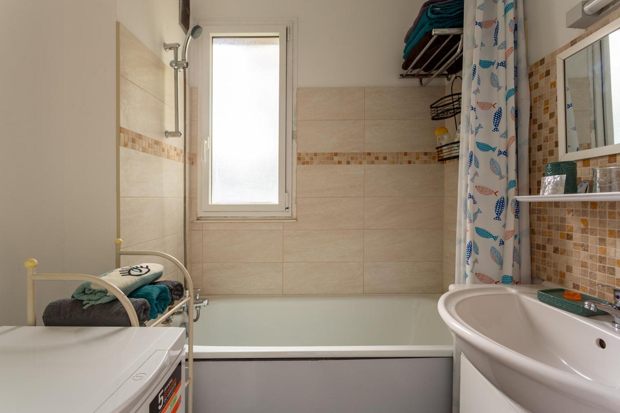 Paris Saclay RER: Cozy 2BR Near Station & Universities Orsay Exterior photo