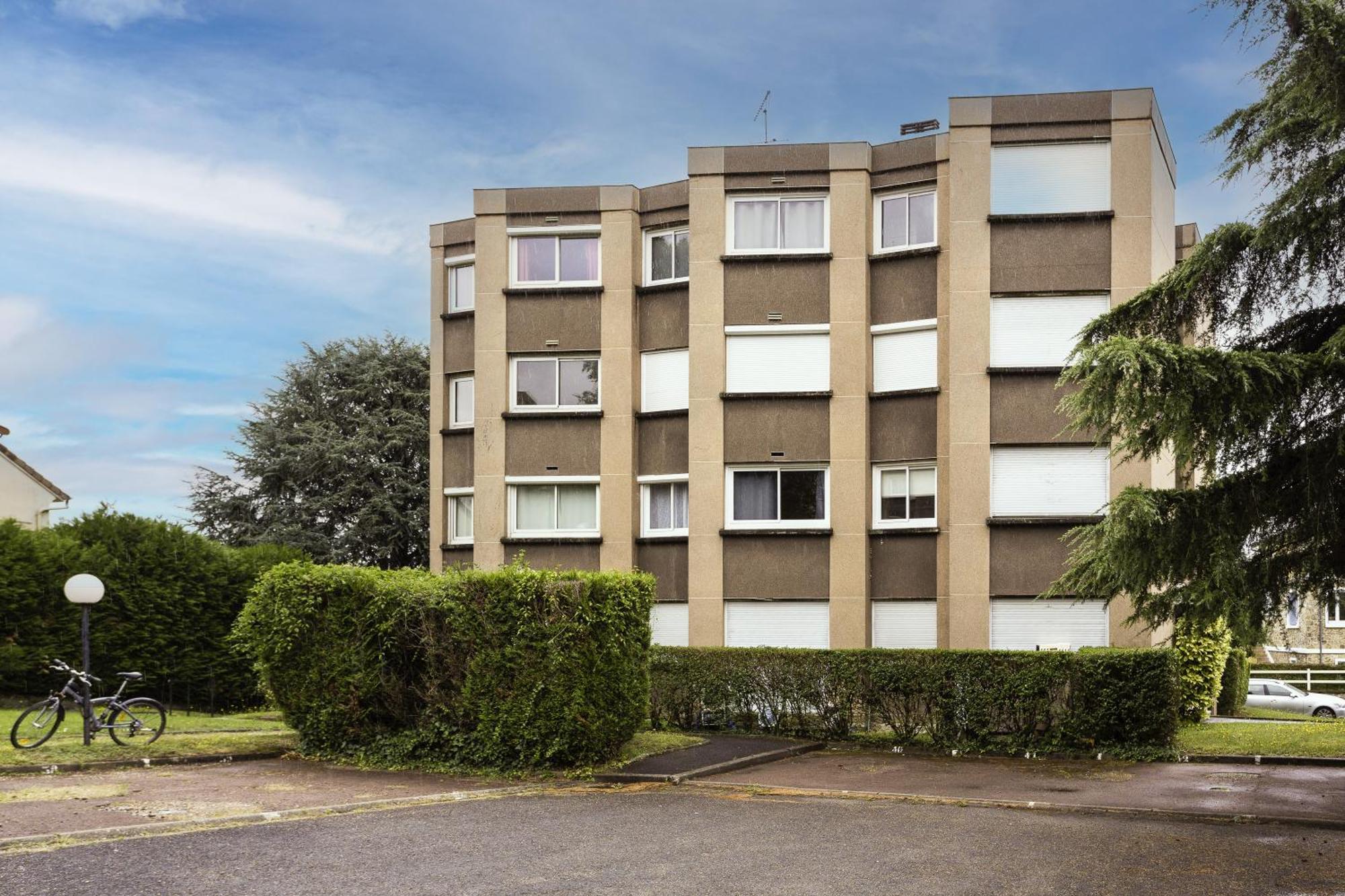 Paris Saclay RER: Cozy 2BR Near Station & Universities Orsay Exterior photo